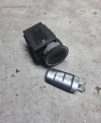 Volkswagen PASSAT B6 Ignition lock 3C0905843R 33303401 11602201748382