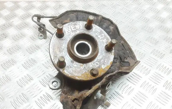 Toyota Avensis T250 Front wheel hub