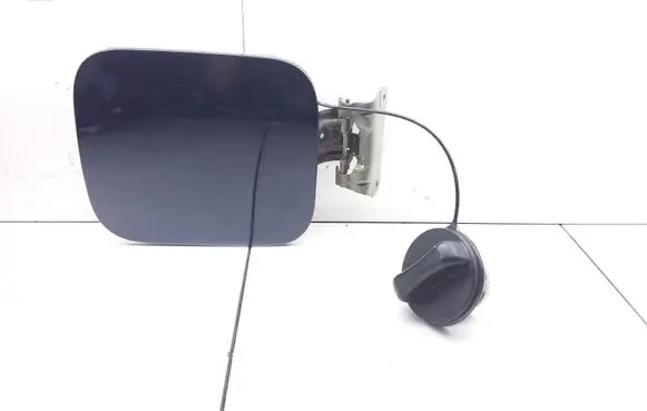 Nissan Qashqai+2 Fuel tank cap trim 