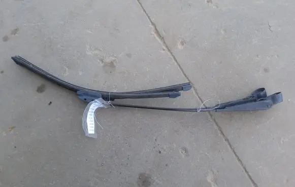Opel Astra F Front wiper blade arm