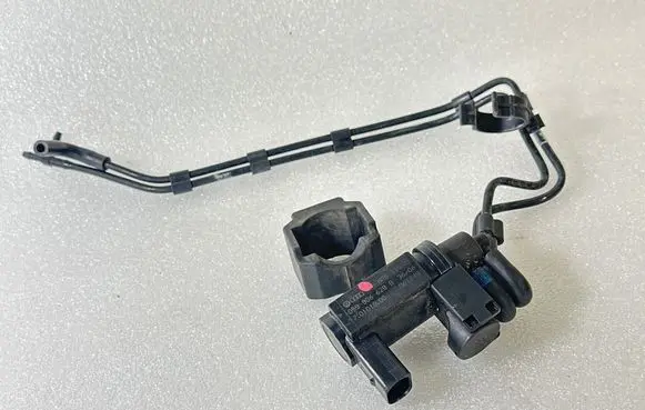 Volkswagen Touareg I Turbo solenoid valve 059906628B 06T249 70101900