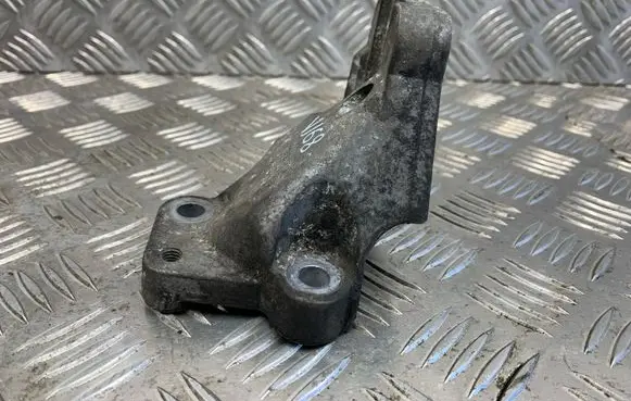 Volvo XC90 Engine mounting bracket 30741567