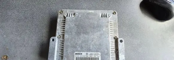 Renault Trafic II (X83) Engine control unit/module 0281010632