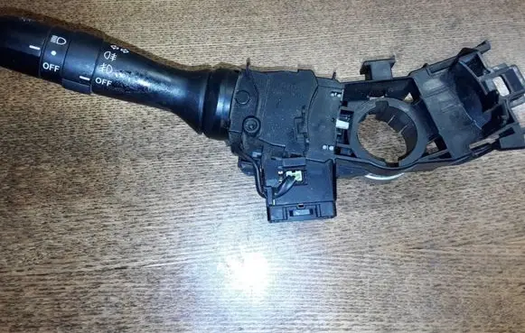 Toyota Yaris Indicator stalk 0D08017F142