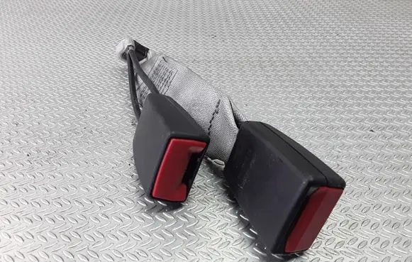 Mercedes-Benz S W220 Middle seatbelt buckle (rear) 2208600869