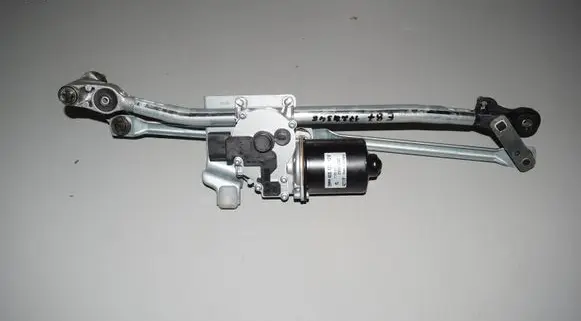 BMW 1 E81 E87 Front wiper linkage 7193037