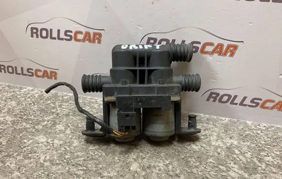 BMW 7 E38 Coolant heater control valve 8374995 1147412137