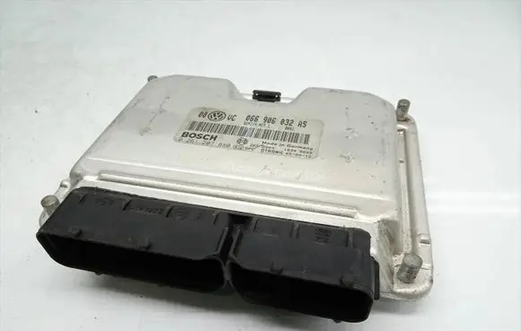 Volkswagen PASSAT B5.5 Engine control unit/module 066906032AS 0261207880