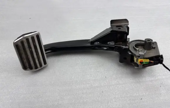 Volvo XC90 Brake pedal 31687070