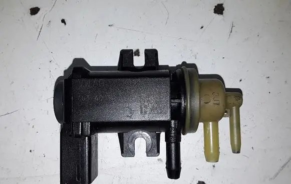 Volkswagen Golf VI Turbo solenoid valve 1K0906627B