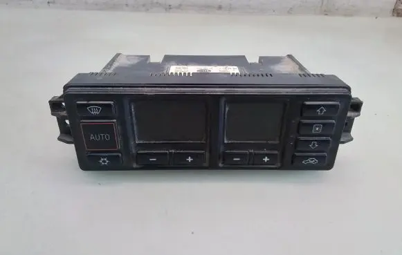 Audi A4 S4 B5 8D Climate control unit 8L0820043