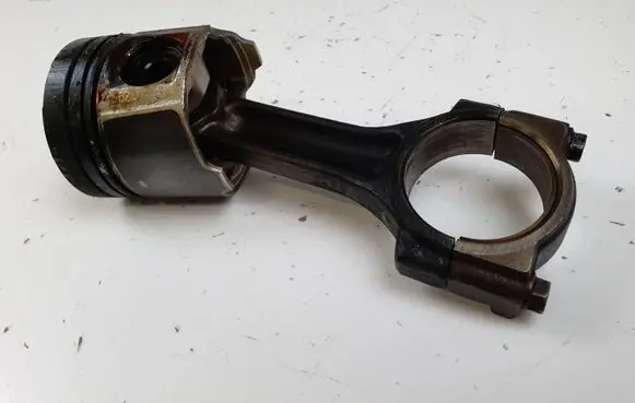Opel Vivaro Piston with connecting rod
