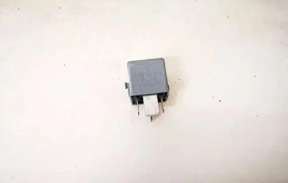 Mercedes-Benz ML W164 Other relay a0025422619 v23134-j52-x361