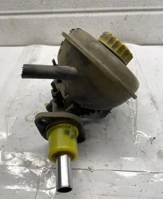Volkswagen PASSAT B4 Master brake cylinder 893611307A