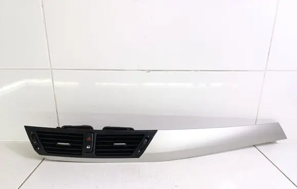 BMW X1 E84 Dash center air vent grill 2991701 2991235 2991681