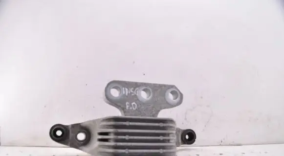 Opel Insignia B Engine mount bracket 84240118