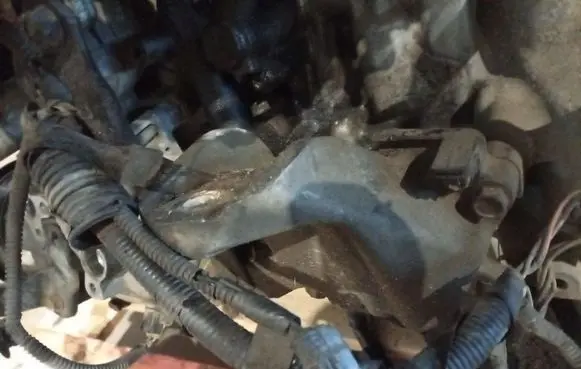 Lexus IS 220D-250-350 Engine mounting bracket