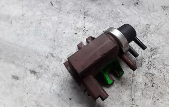 Ford Focus Vacuum valve 9652570180