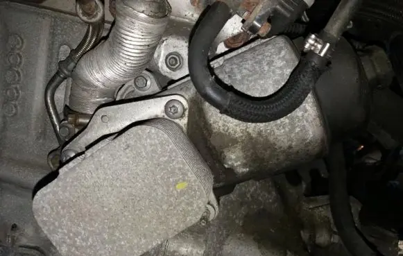 Peugeot 207 Oil filter cover 