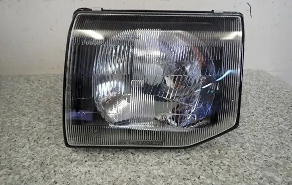 Mitsubishi Pajero Headlight/headlamp