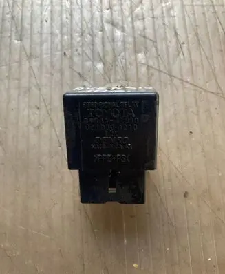 Toyota Avensis T270 Rear light relay 895A147010 0618001010
