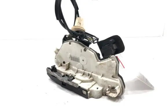 Volkswagen Golf VI Front door lock 5K1837015B