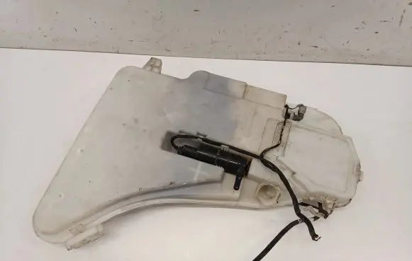 Windshield washer fluid reservoir/tank