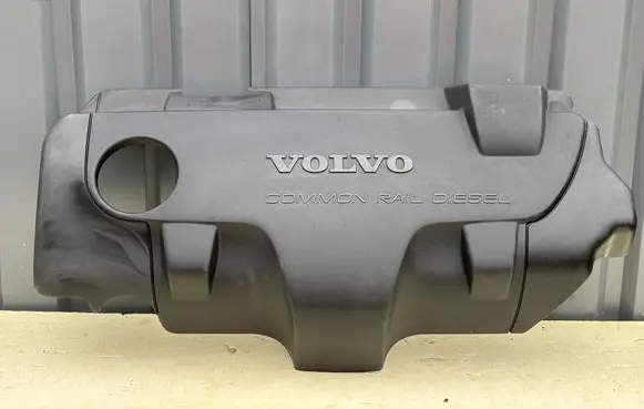Volvo V70 Engine hood trim 