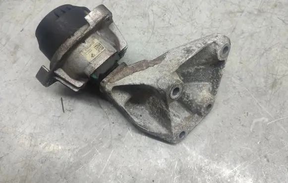 BMW 5 GT F07 Engine mount bracket 22116777374 6777374