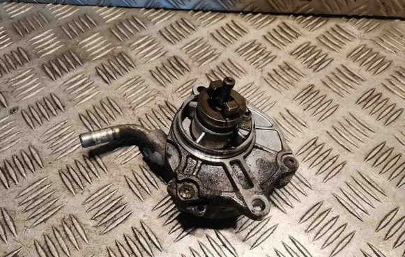 Mercedes-Benz C W203 Vacuum pump A6112300065 6112300065