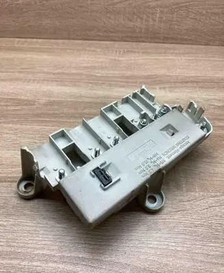 BMW 5 E39 Battery relay fuse 8367252 8365530