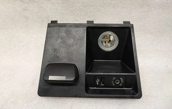 BMW X5 E70 USB socket connector 0118981
