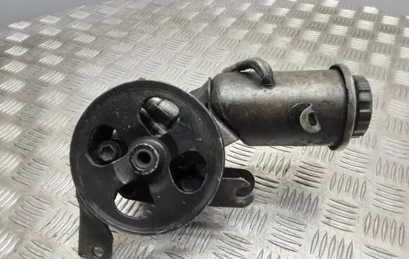 Toyota Yaris Power steering pump