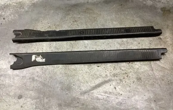 Rear fender molding trim