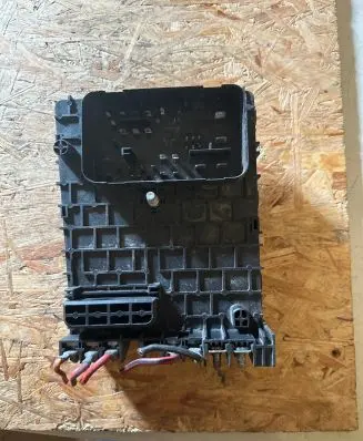 Volkswagen PASSAT B6 Fuse box set 63592777