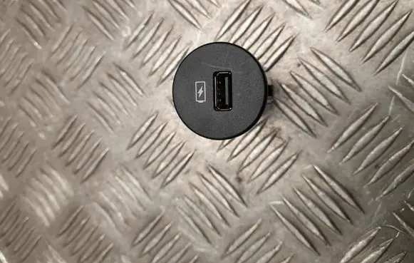 Iveco Daily 6th gen USB socket connector 5803046349
