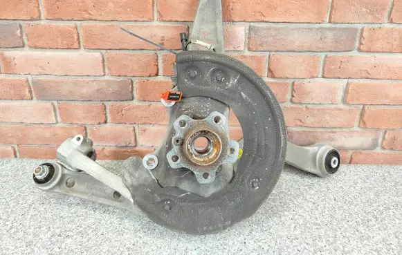 BMW 5 G30 G31 Front wheel hub 6884386