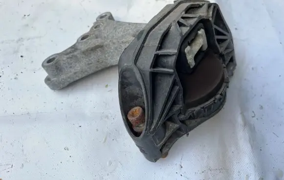 Citroen C3 Engine mounting bracket 9676780580