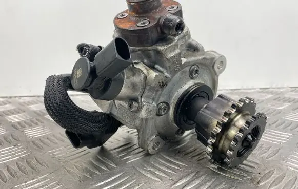 BMW 3 F30 F35 F31 Fuel injection high pressure pump 7810696 0928400798 0445010517