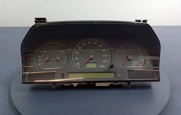 Volvo S70 V70 V70 XC Speedometer (instrument cluster) 9472523