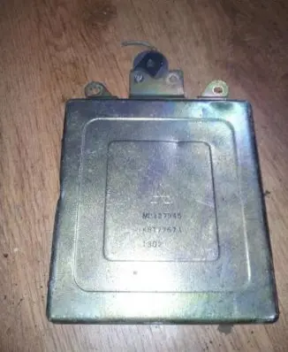 Mitsubishi Lancer Engine control unit/module md127945 k8t77671