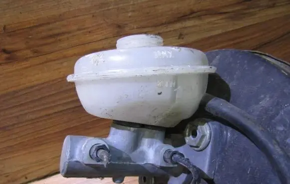 Peugeot Partner Master brake cylinder