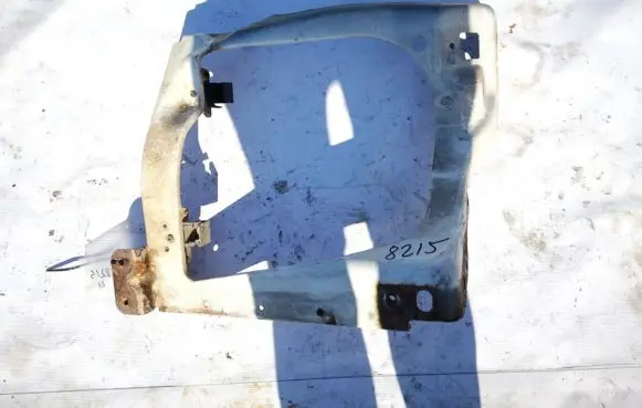 Headlight/headlamp mounting bracket