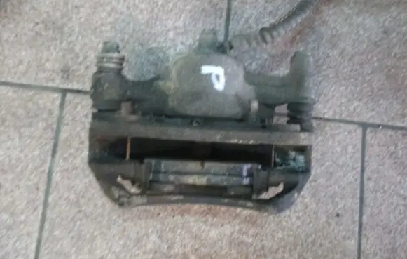 Hyundai i10 Front brake caliper