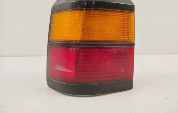 Volkswagen PASSAT B3 Rear/tail lights 333945111