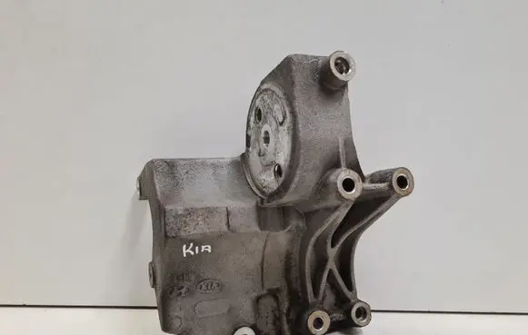KIA Sorento Generator/alternator bracket 