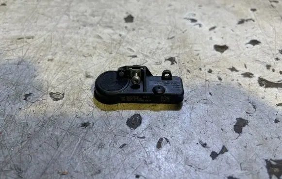 Dodge Challenger Tire pressure sensor 56029398AB 006F34CD 2012DJ0856