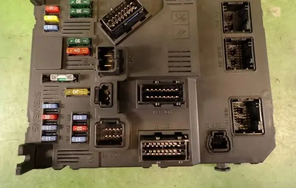 Peugeot 206 Fuse module