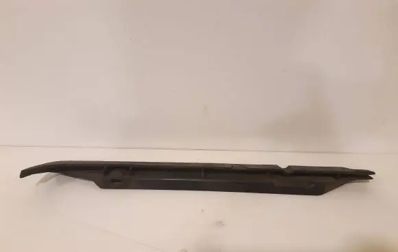 Volkswagen PASSAT B2 Front bumper mounting bracket 321853655