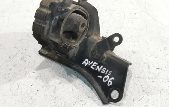 Toyota Avensis T250 Engine mount bracket